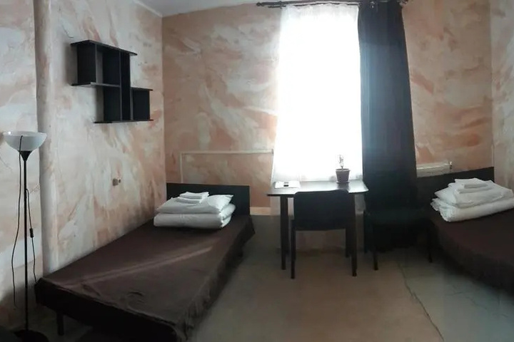 Room 11 of 16