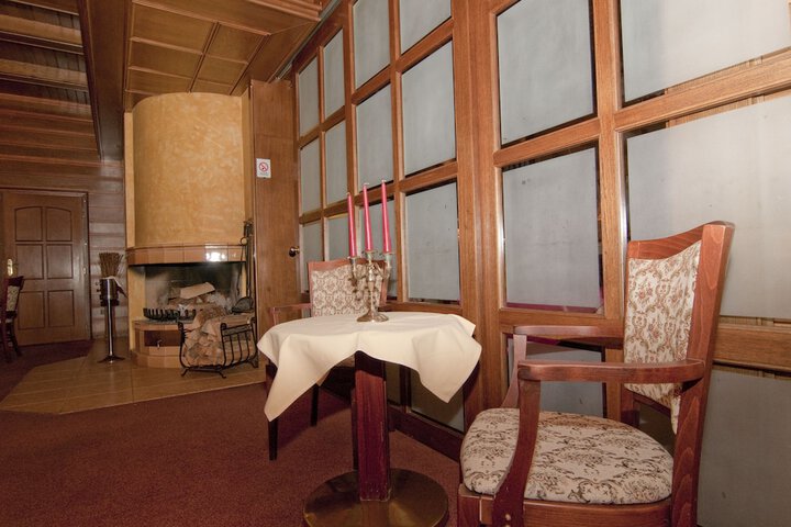 Lounge 68 of 81