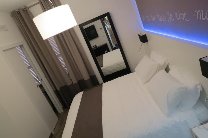 Room 3 of 43