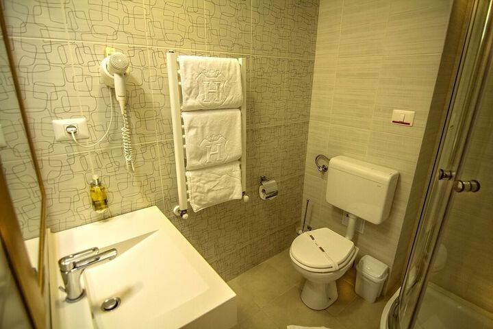 Room 14 of 42