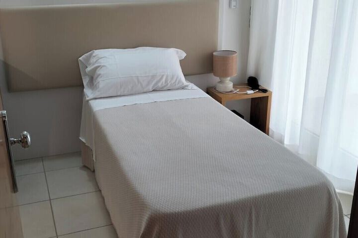 Room 4 of 8