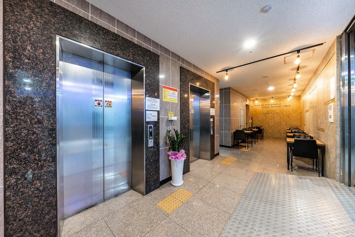Hotel 4 of 91