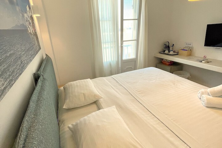 Room 27 of 93
