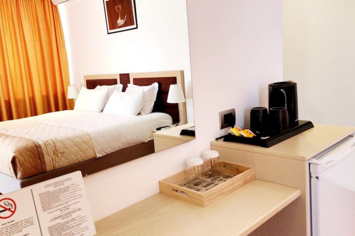 Room 2 of 18