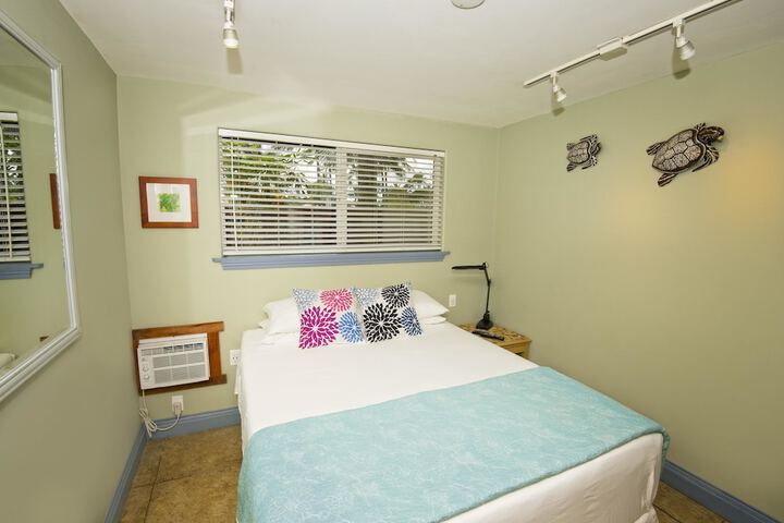 Room 11 of 77