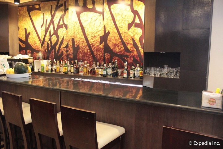 Lounge 64 of 77