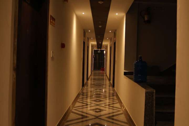 Ballroom/Hall 37 of 44