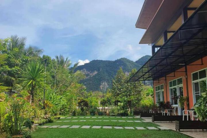 Khao Sok Country Resort