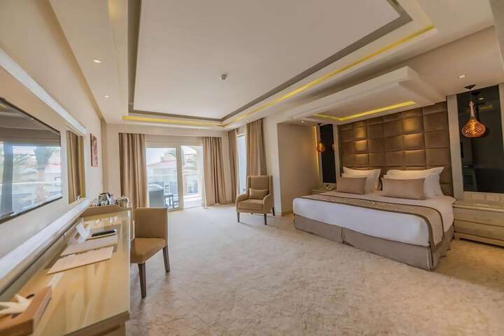 Room 33 of 120