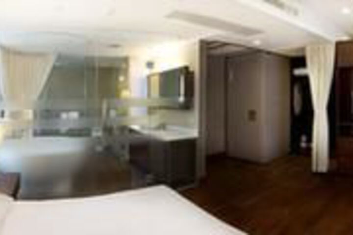 Room 19 of 53