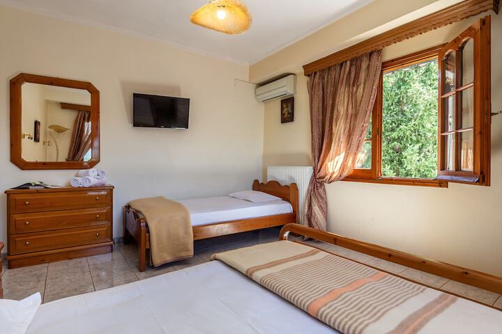Room 14 of 33