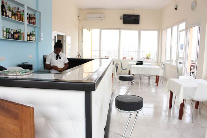 Lounge 43 of 52