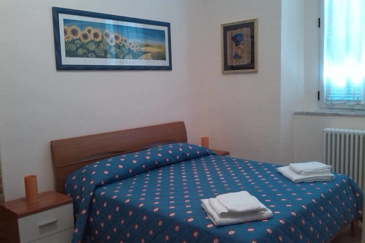 Room 8 of 37
