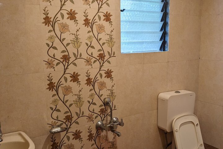 Room 17 of 38