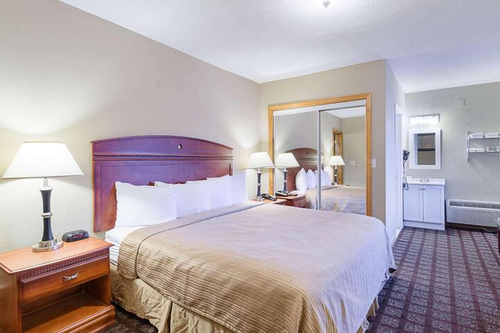 Standard King Bed Accessible (5 of 25)