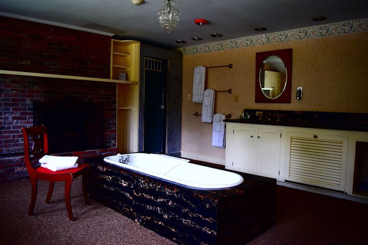 Room 44 of 63