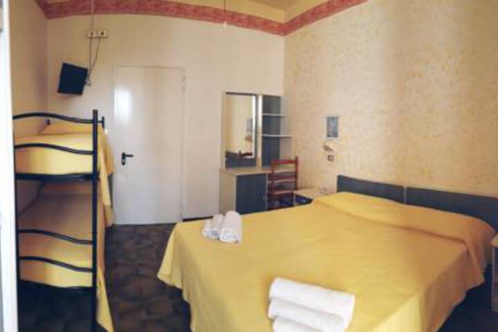 Room 3 of 7