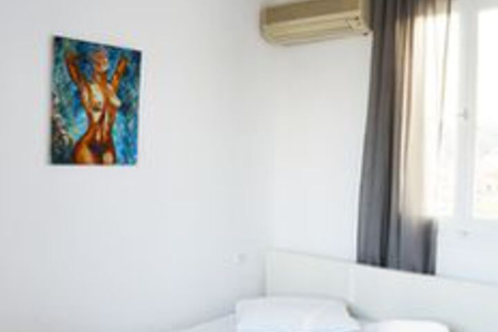 Room 12 of 60