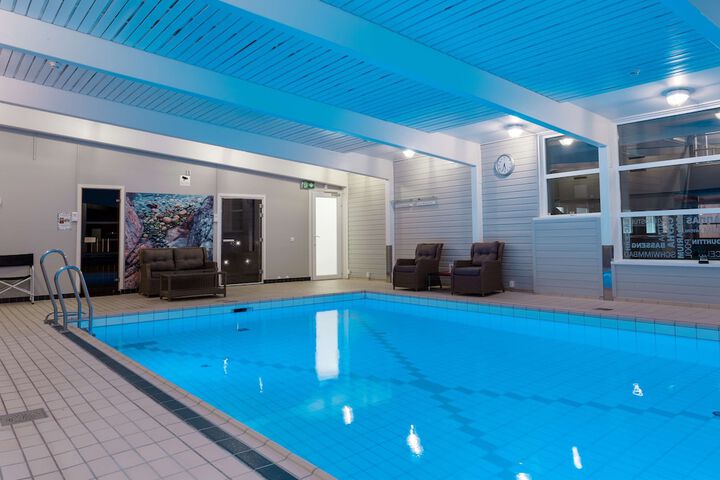 Pools & Facilities