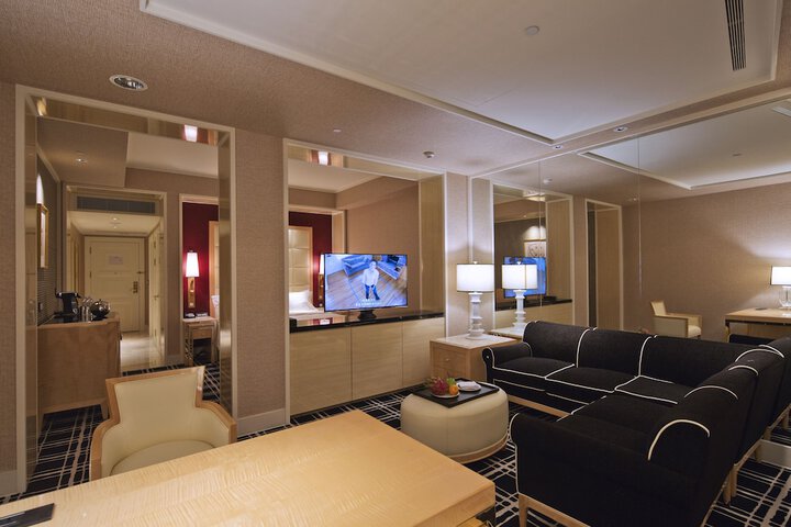 Room 14 of 42