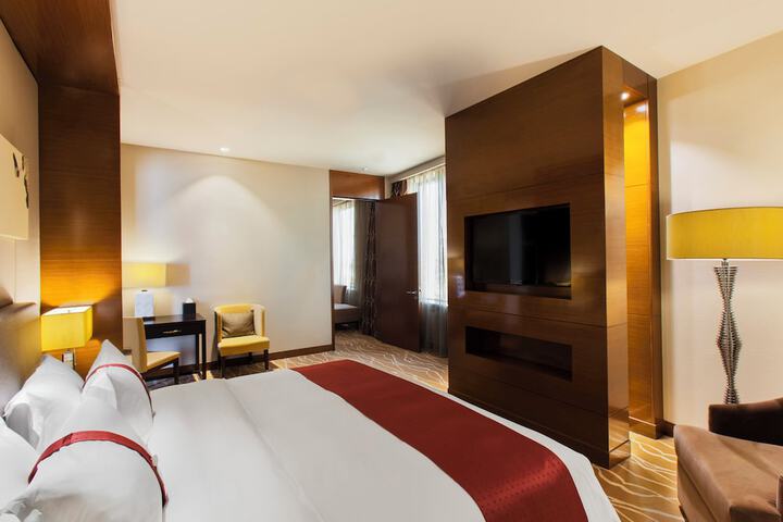 Room 12 of 107