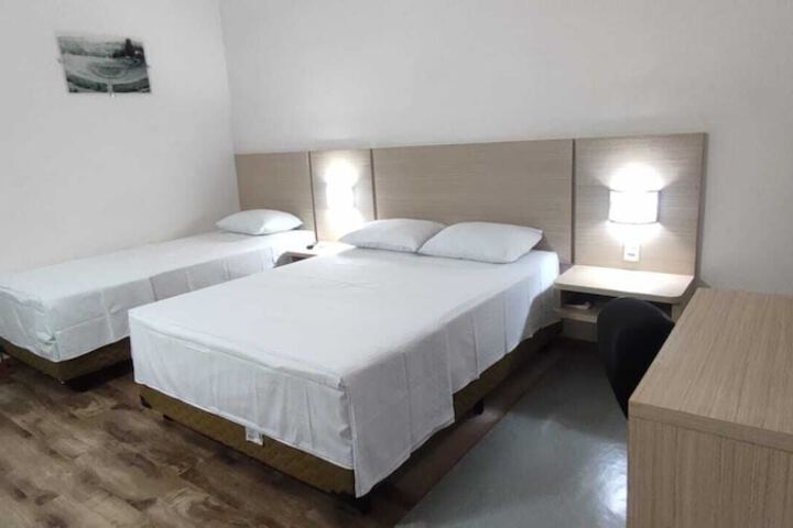 Room 9 of 12