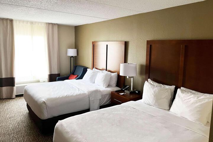 2 Queen Beds (5 of 17)