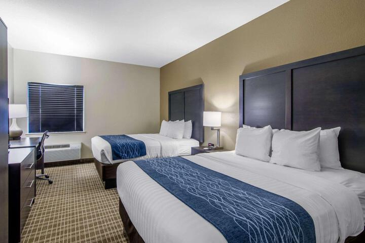 2 Queen Beds (6 of 9)