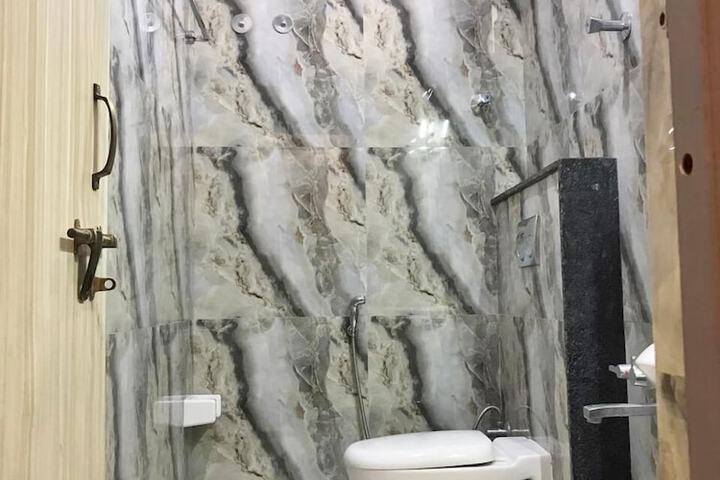 Room 10 of 17