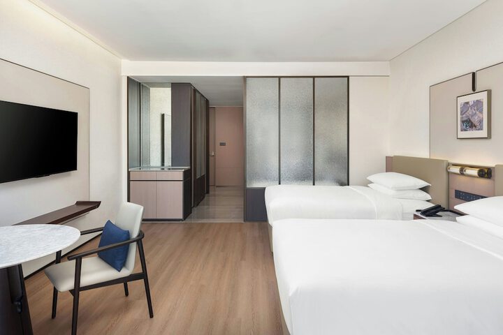 Room 8 of 42