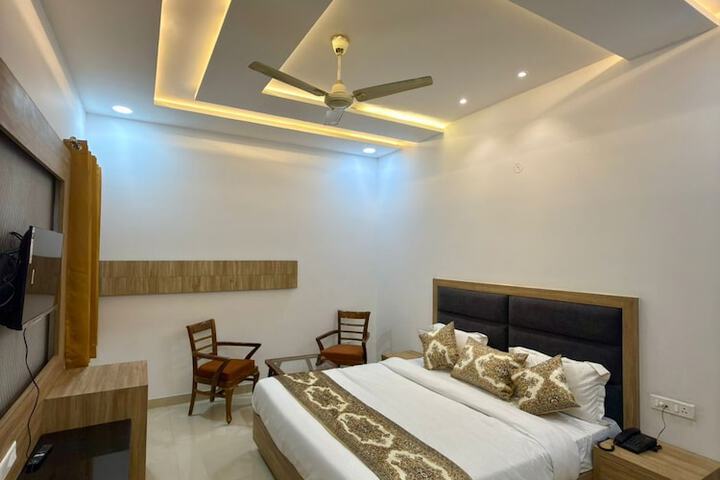 Room 3 of 12