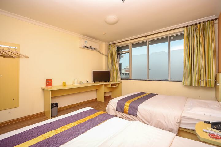 Room 32 of 45