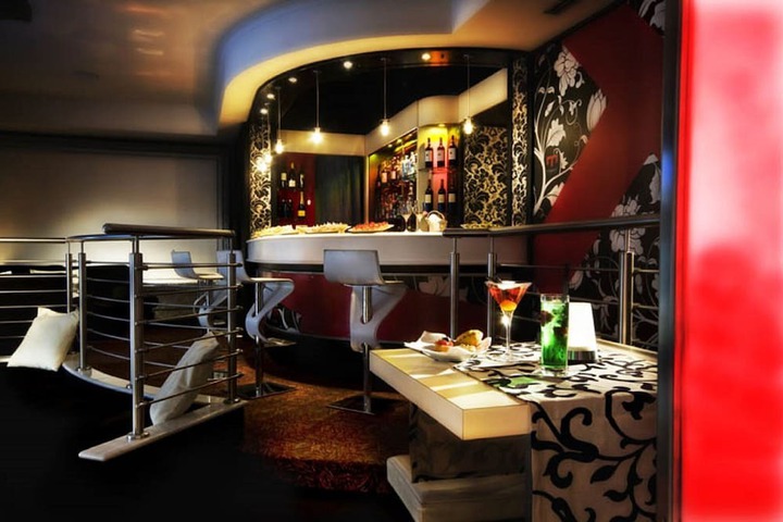 Lounge 72 of 92