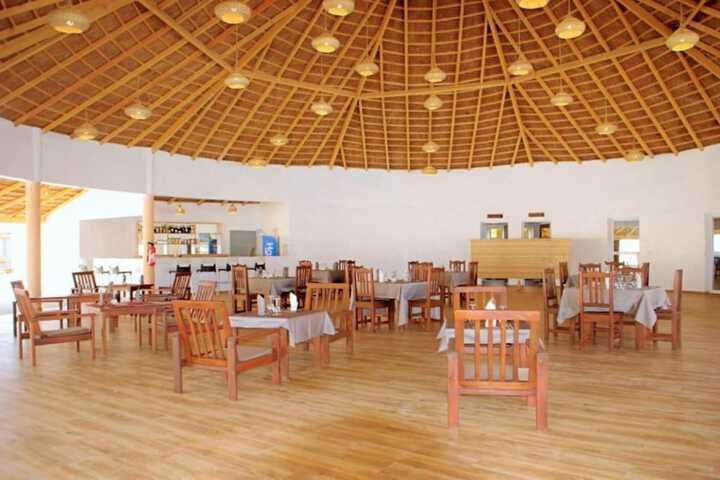 Dining 8 of 19