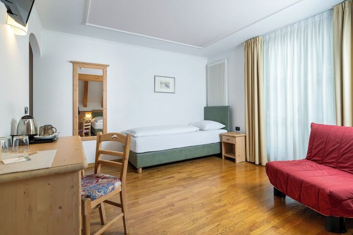 Room 37 of 173