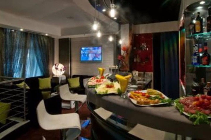 Lounge 71 of 92