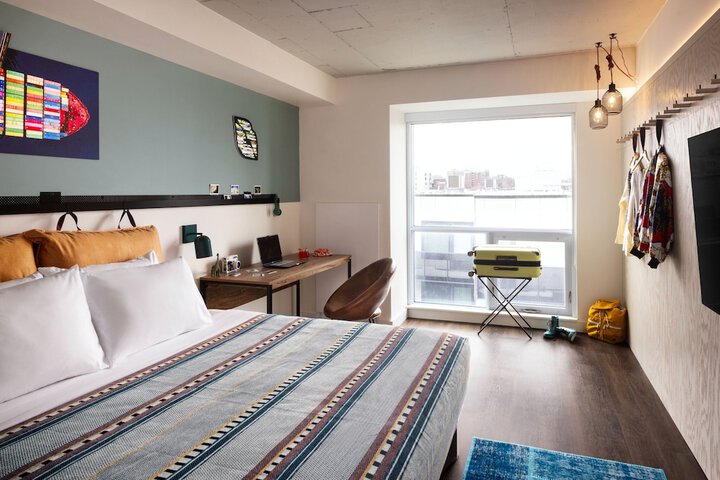 Room 16 of 53