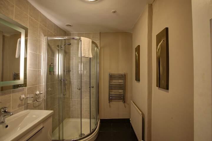 Room 5 of 15