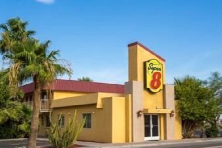Exterior of OYO Hotel Eloy AZ I-10