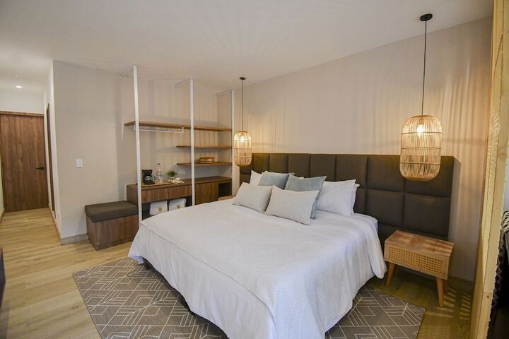 Room 9 of 92