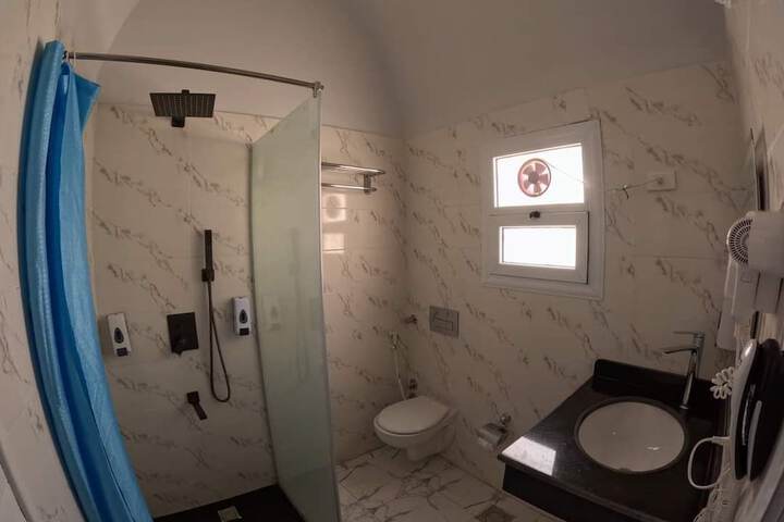 Room 12 of 30