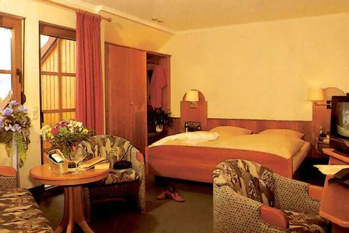 Room 2 of 20