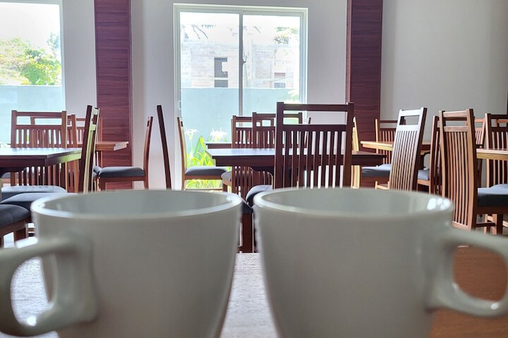 Breakfast/Coffee Service 32 of 43