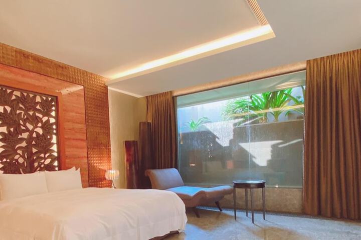 Room 34 of 82