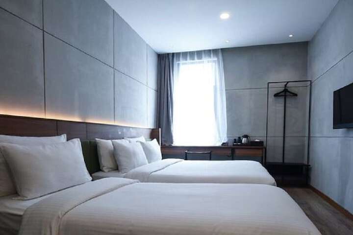 Room 42 of 101