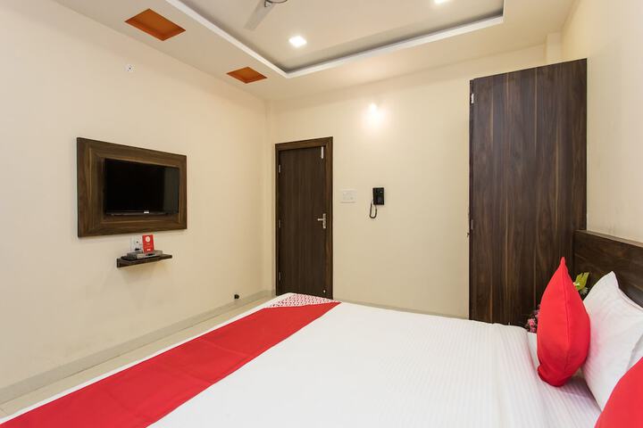 Room 9 of 20