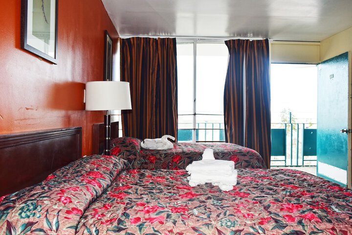 2 Double Beds (6 of 11)