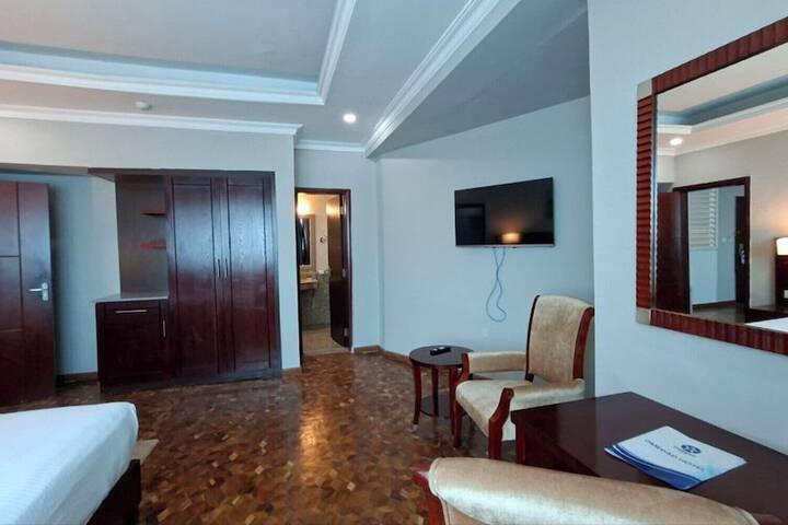 Room 30 of 108