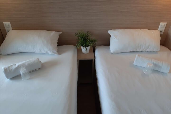 Room 16 of 48