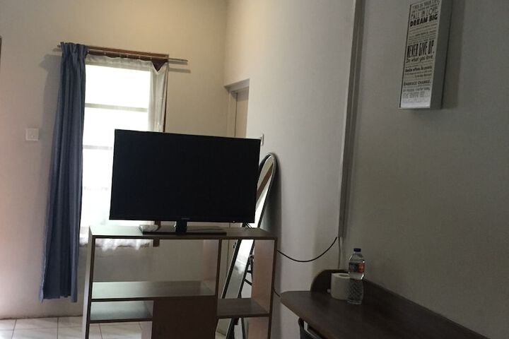 Room 6 of 35